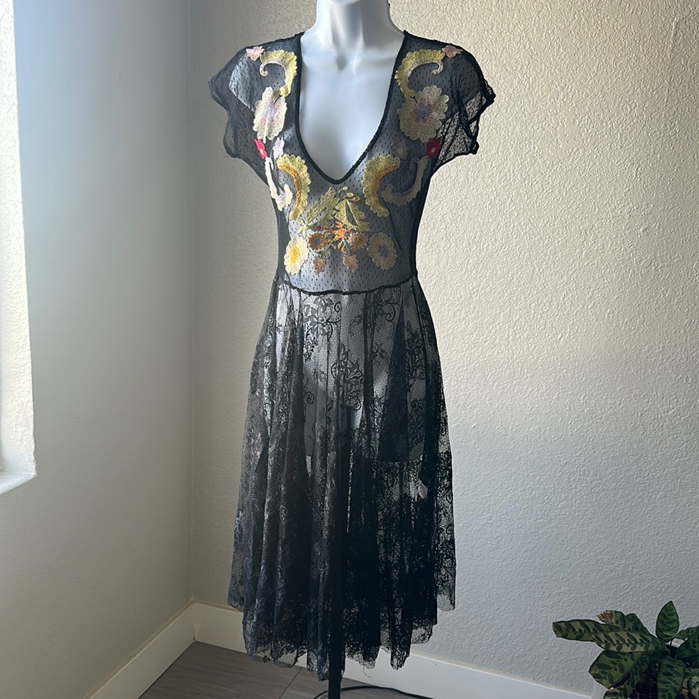 Biya Sheer Sundance Embroidered Floral Dress S